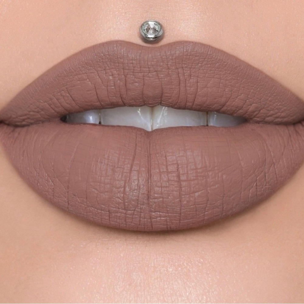 Jeffree Star Hidden Hills  Velour.Liquid Lipstick